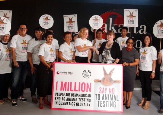 Global pledge hand in at Jakarta Fashion Week