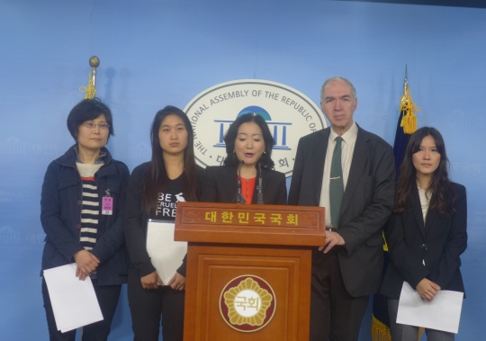 In Korea campaigning for a ban on animal testing for cosmetics