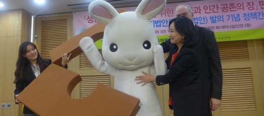 Cruelty Free International and MP Moon campaigning for a ban on animal testing for cosmetics in Korea